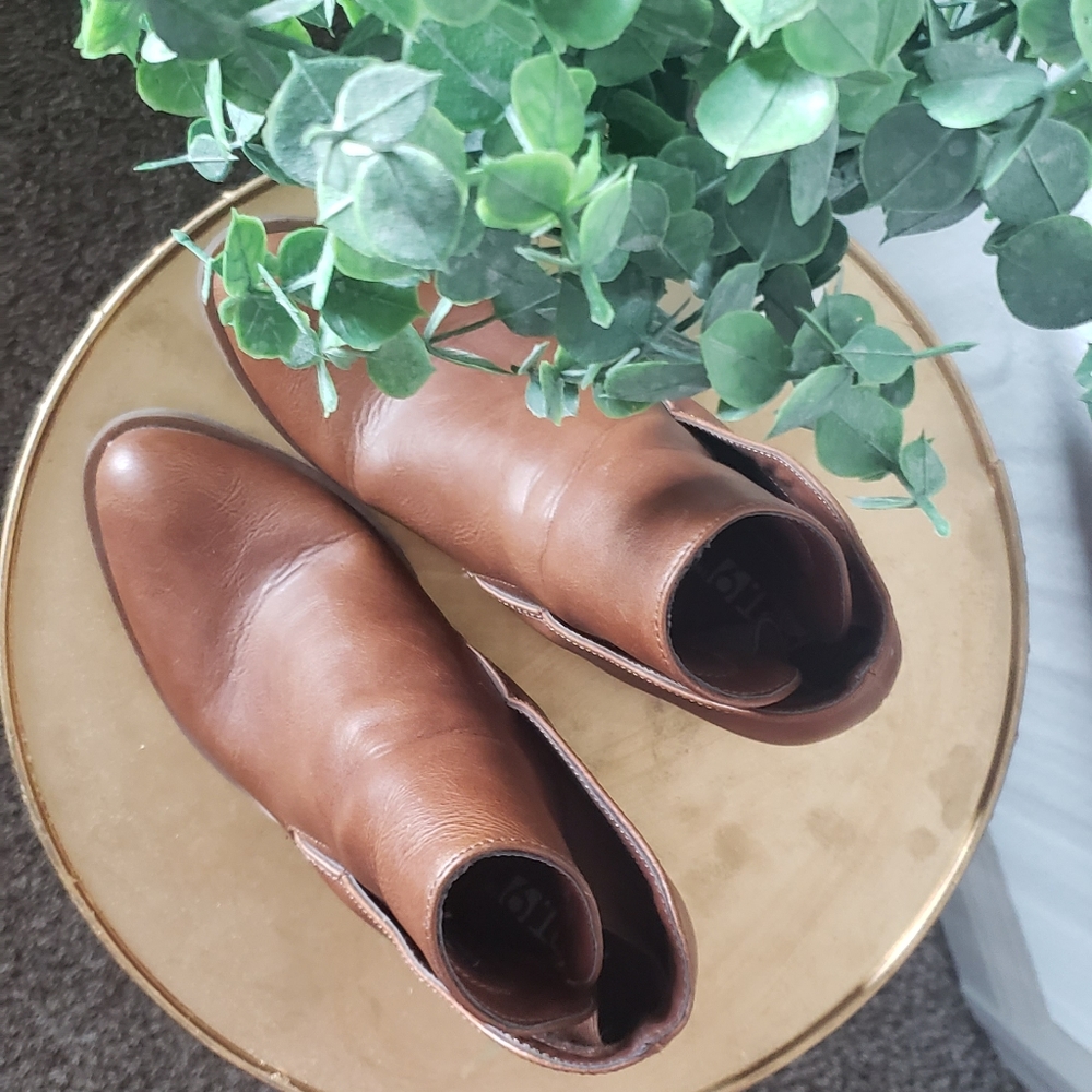 Apt. 9 booties 💥2 for 20!✌